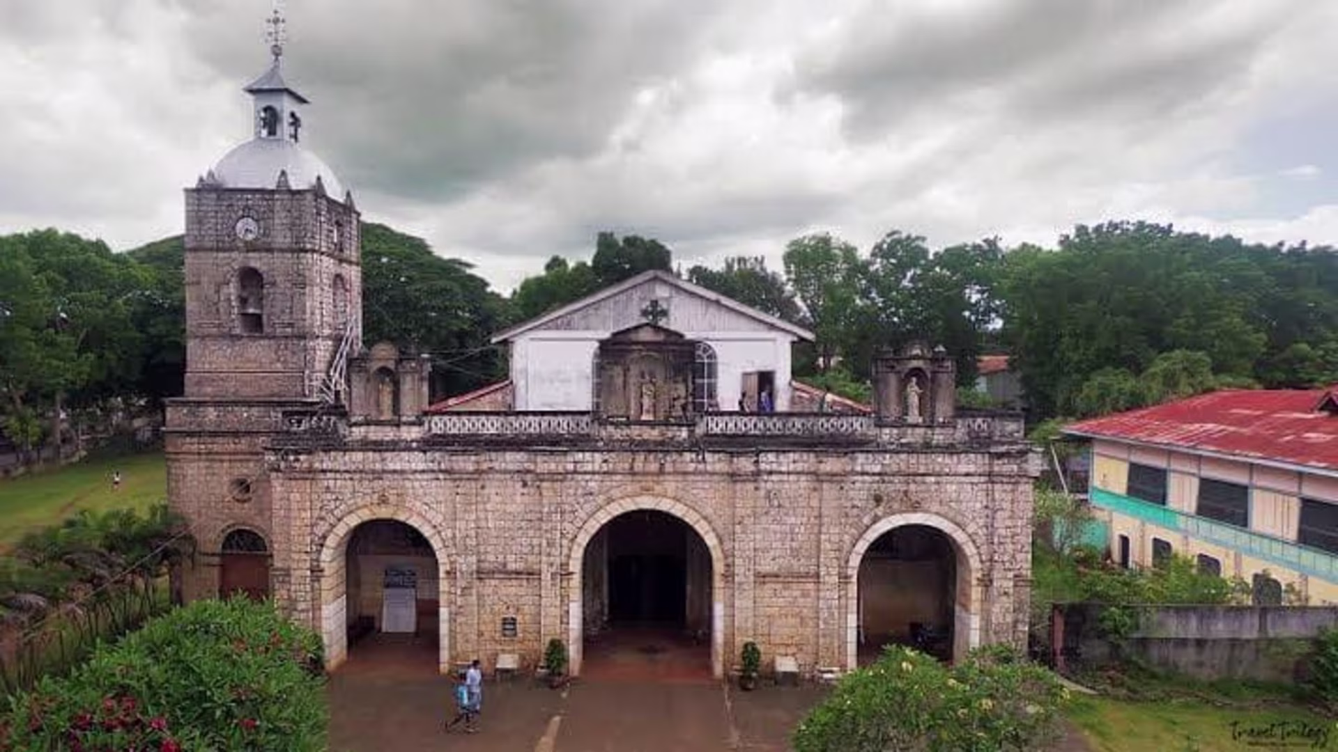Khuôn viên thánh đường không khói thuốc